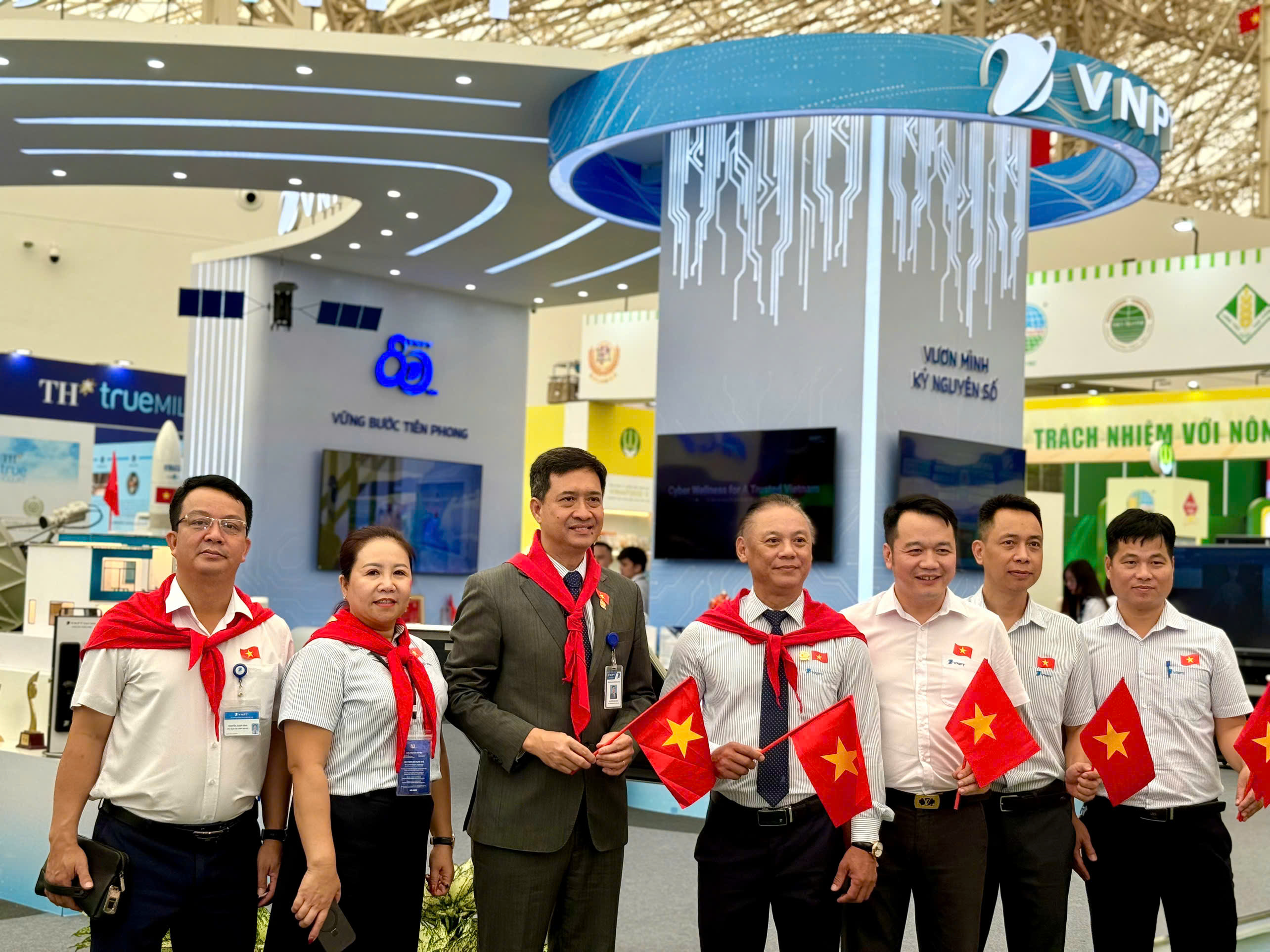 VNPT và VNPT Hà Nội tham dự Triển lãm Thành tựu đất nước 80 năm.