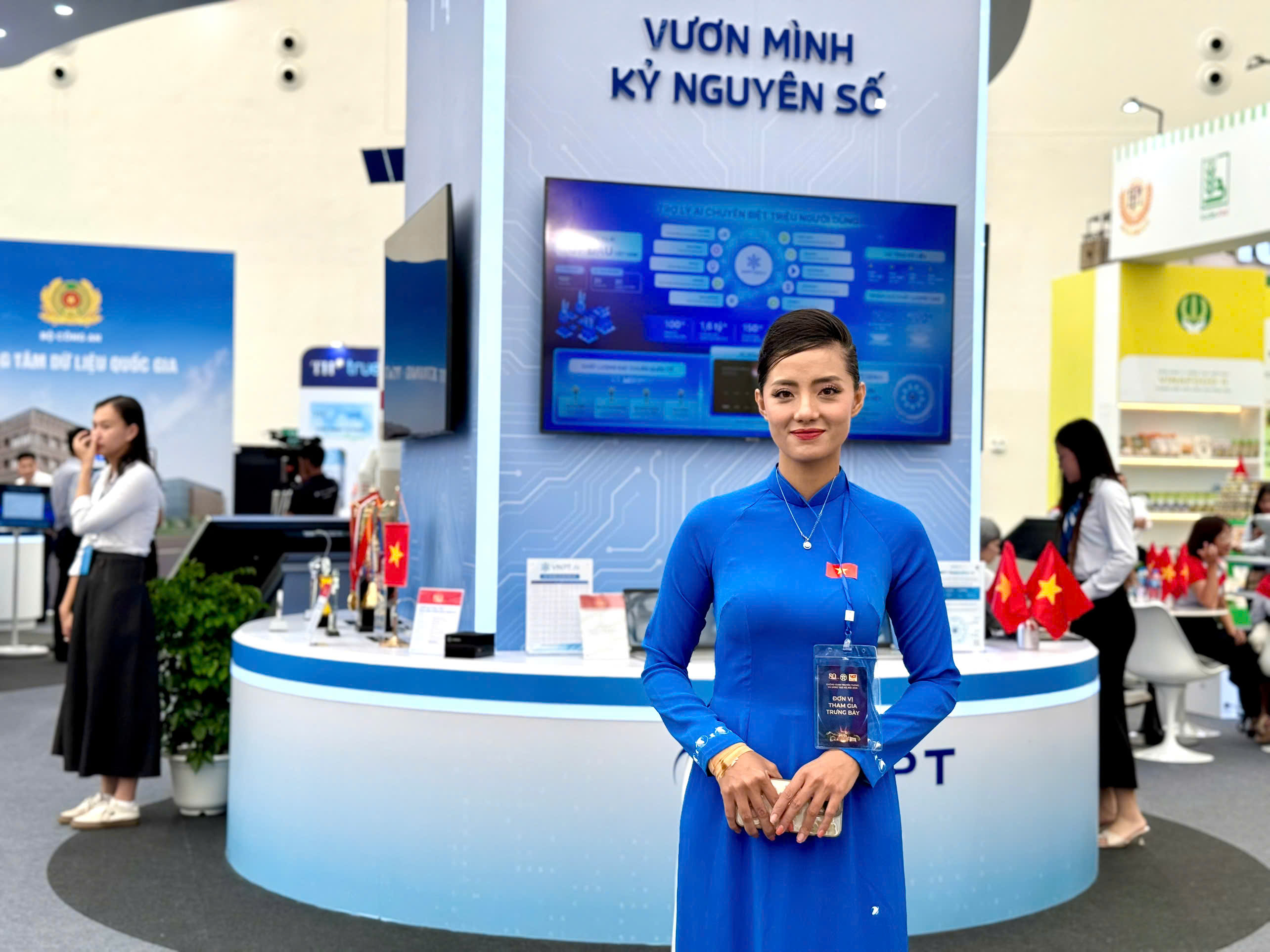 Không gian trưng bày được thiết kế hiện đại, kết hợp hiện vật, hình ảnh, tư liệu lịch sử với công nghệ số, trình chiếu 3D mapping, thực tế ảo, hologram và ứng dụng trí tuệ nhân tạo, mang đến trải nghiệm mới cho công chúng.