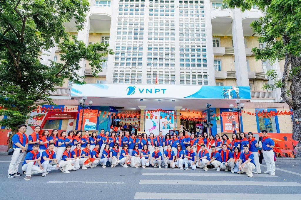 Hình ảnh Người VNPT những ngày Thủ đô và đất nước rực rỡ cờ hoa.