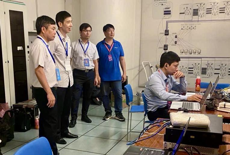 Đồng chí Nguyễn Duy Nghiêm - PGĐ VNPT Hà Nội kiểm tra các hạng mục trong công tác chuẩn bị đại hội Đảng Thành phố.