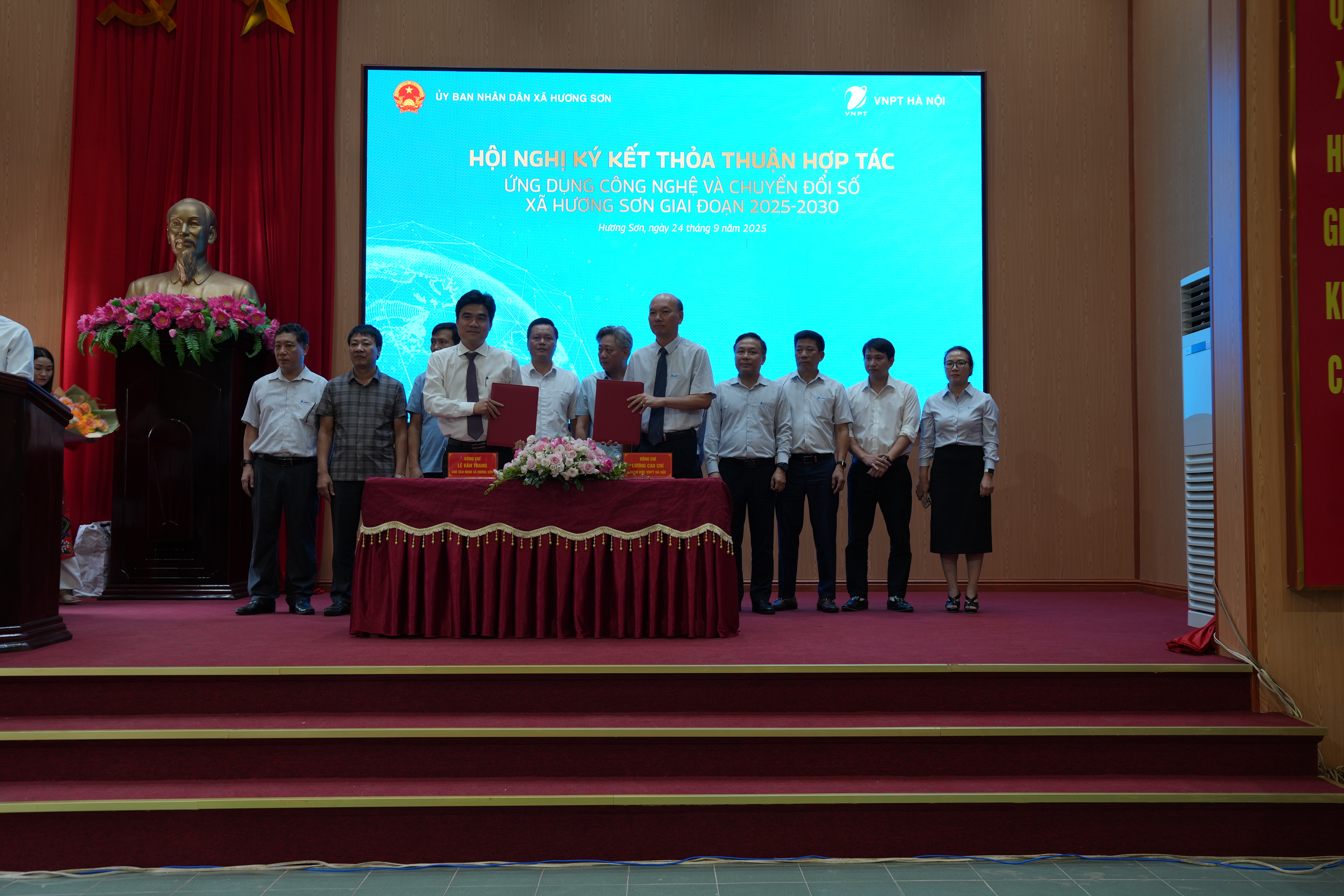 Xã Hương Sơn - Khi chuyển đổi số đến gần người dân - Phóng sự của Đài Truyền hình Hà Nội