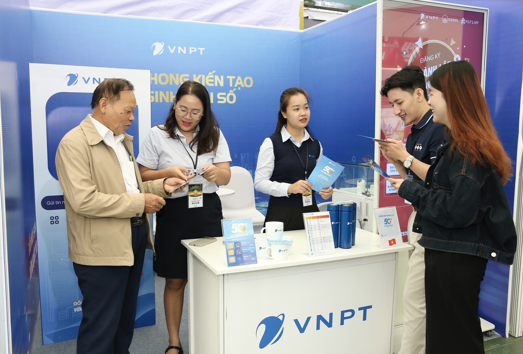 VNPT Hà Nội đồng hành cùng “Hội chợ Mùa Thu 2025 – Vươn tầm quốc tế”